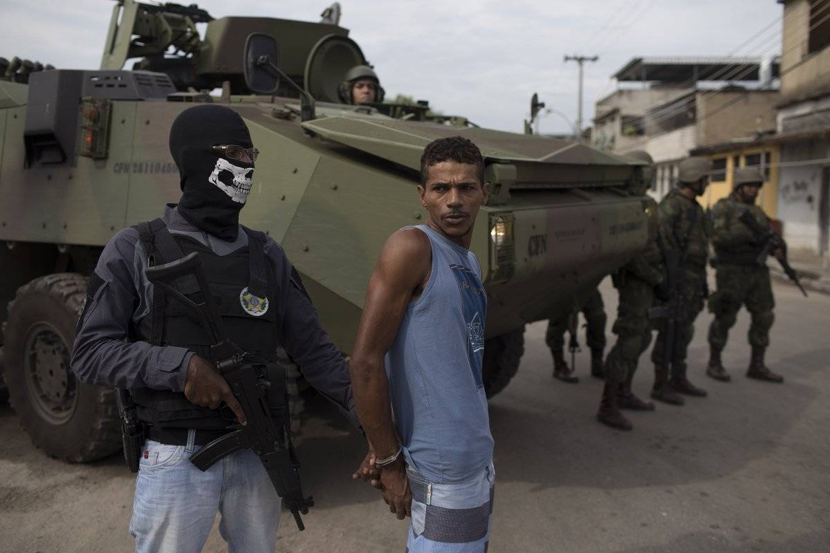 Soldados y policías fueron desplegados en el este sector del norte de Río en la primera operación de gran escala desde que los militares asumieron el control de las fuerzas armadas en el estado.