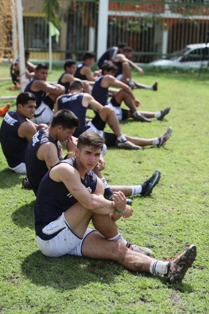 Fotogalería: Chivas tuvo un difícil entrenamiento