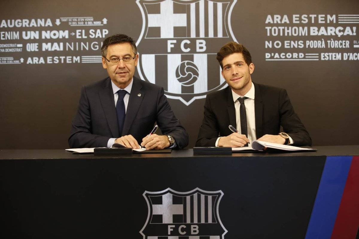 Sergi junto al presidente del Barça Josep María Bartomeu.