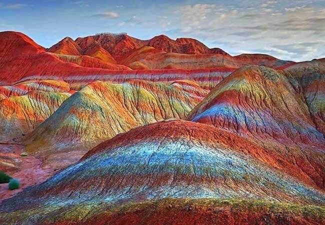 Montaña de colores