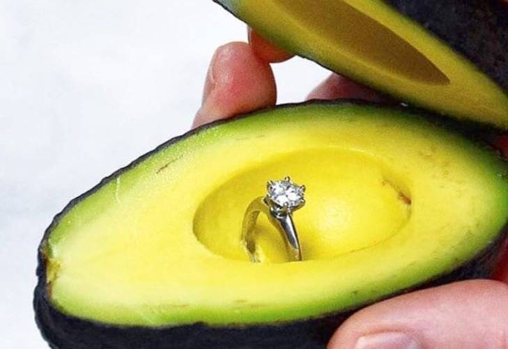 Pedida de matrimonio con aguacate