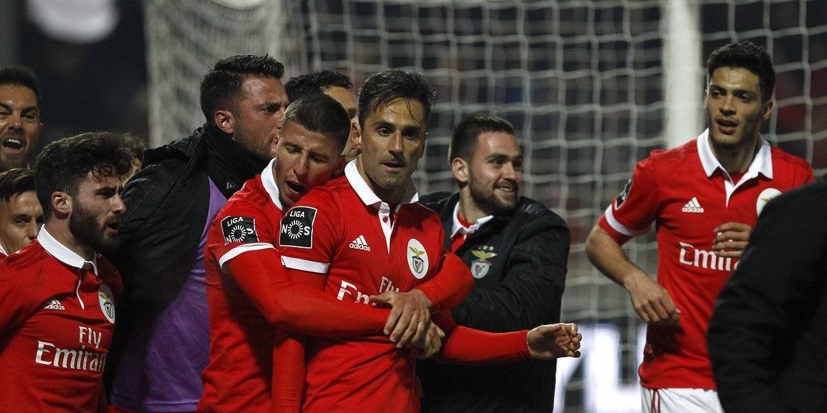 ¡Jonás 'ratero'! le quita gol a Jiménez en triunfo del Benfica