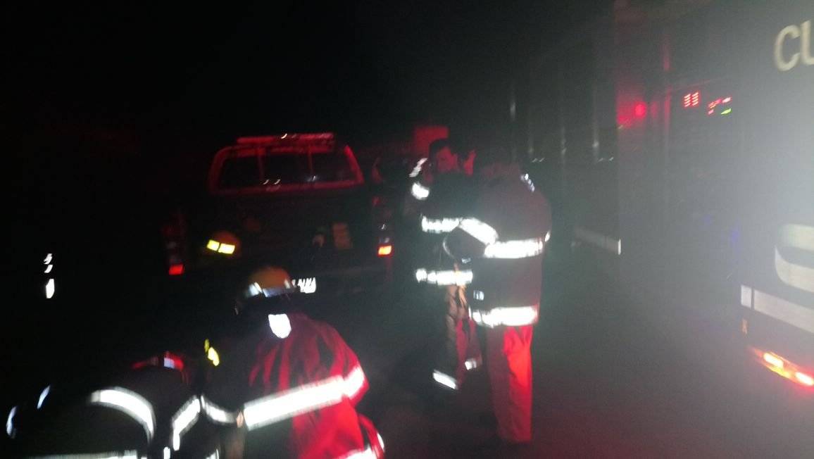 Un fallecido tras accidente de camión y bus en el sur de Ecuador
