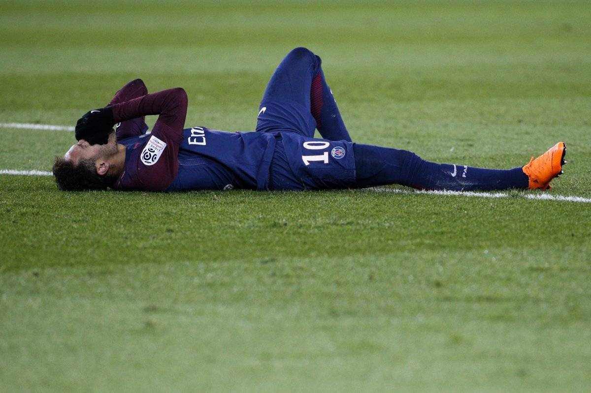 Neymar podría quedarse fuera del juego ante el Real Madrid.