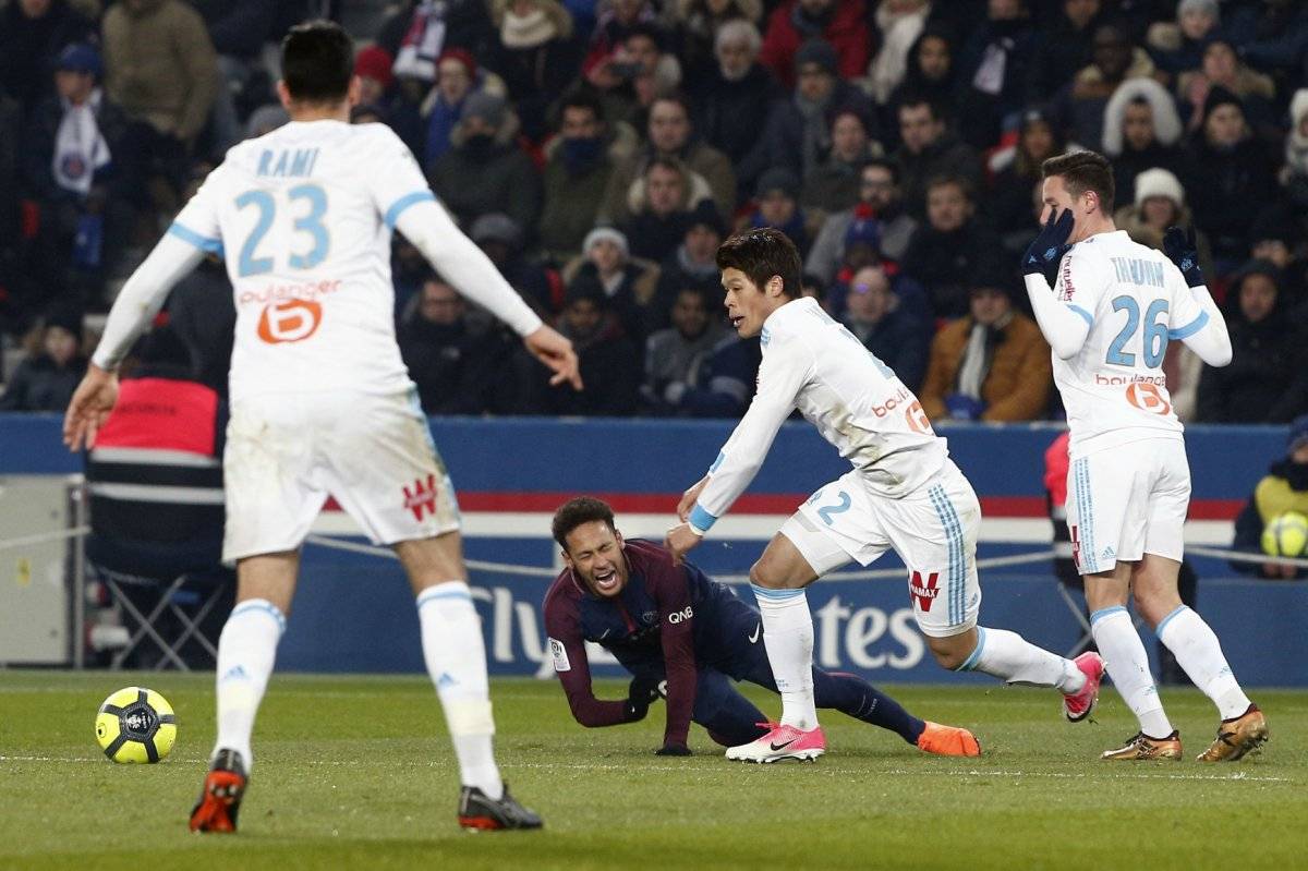 El astro brasileño se lesionó jugando ante el Marsella / Foto: AP