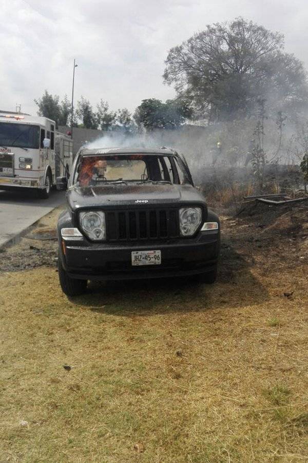Localizan cuerpo y camioneta en llamas junto al Parque Metropolitano