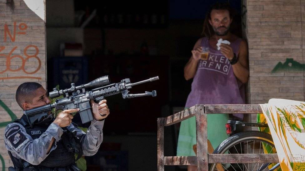 100145241rocinha-34aec353d33520634647388a891b4a45.jpg