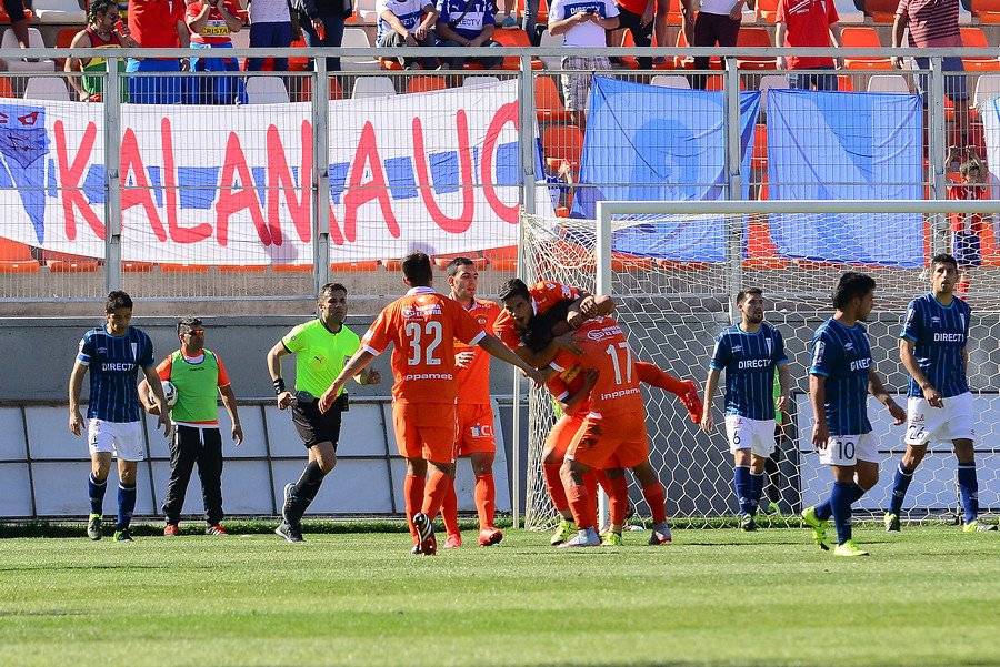 El festejo de Cobreloa en el triunfo 2-0 sobre la UC el 3 de agosto de 2015 / Foto: Agencia UNO