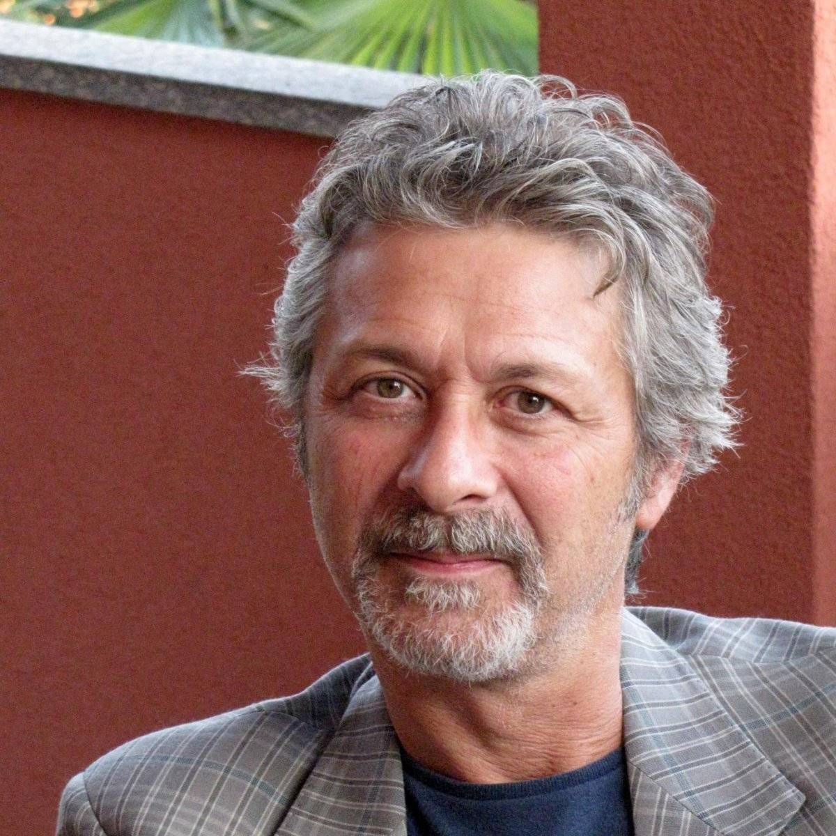 Paolo natale Profesor de ciencia política de la Università degli Studi de Milán, Italia.