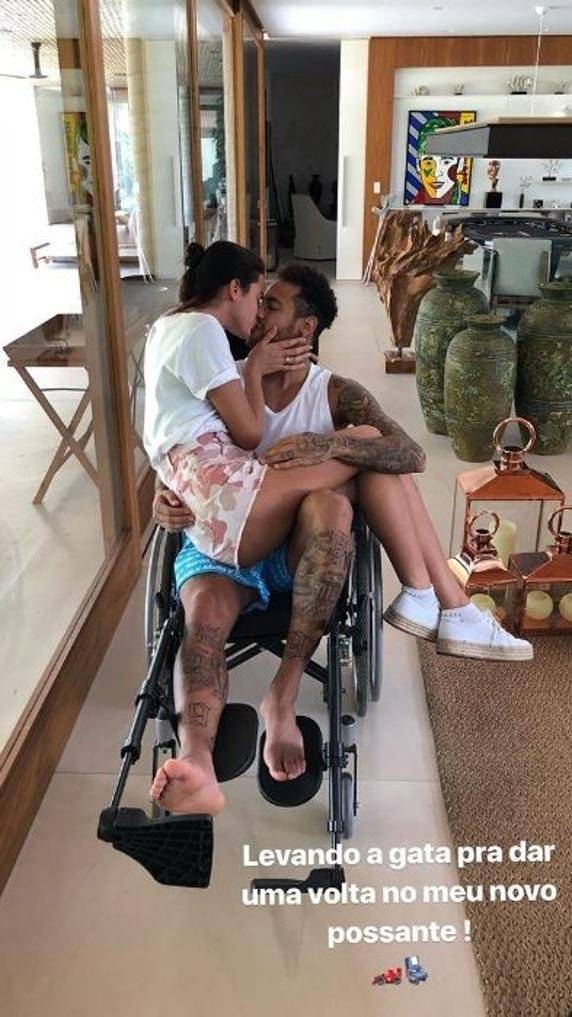 NEYMAR NOVIA