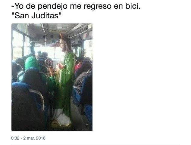 San Juditas en un microbús