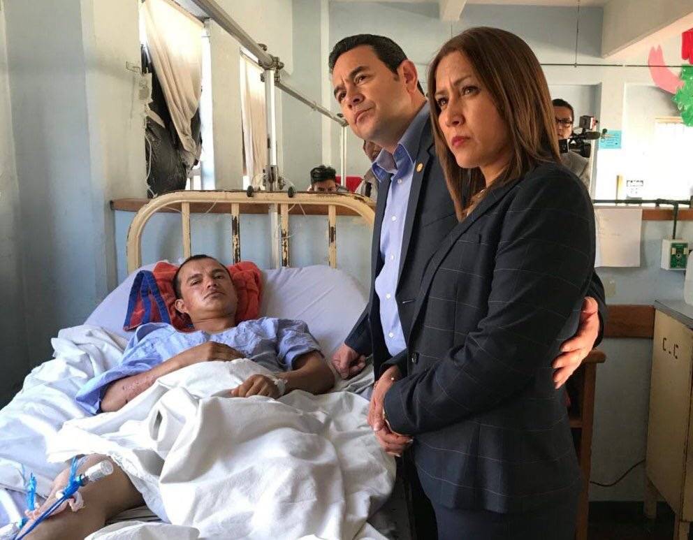 Jimmy Morales en el hospital Roosevelt