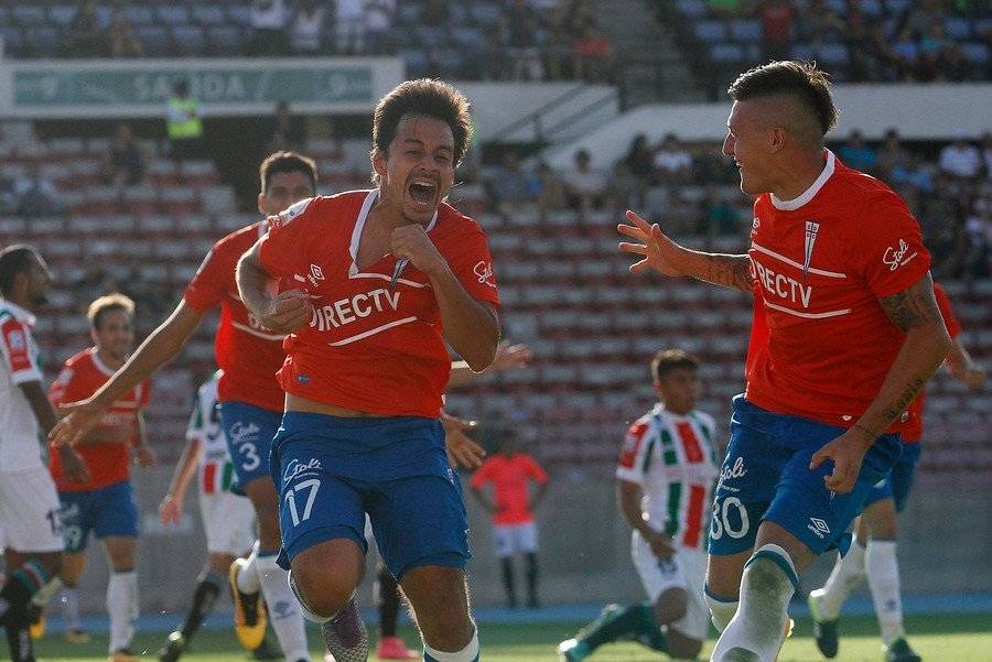 Grito de un gol clave. Espinosa marcó el tanto del 1-0 de la UC sobre Palestino el 19 de marzo de 2016 / Foto: Photosport