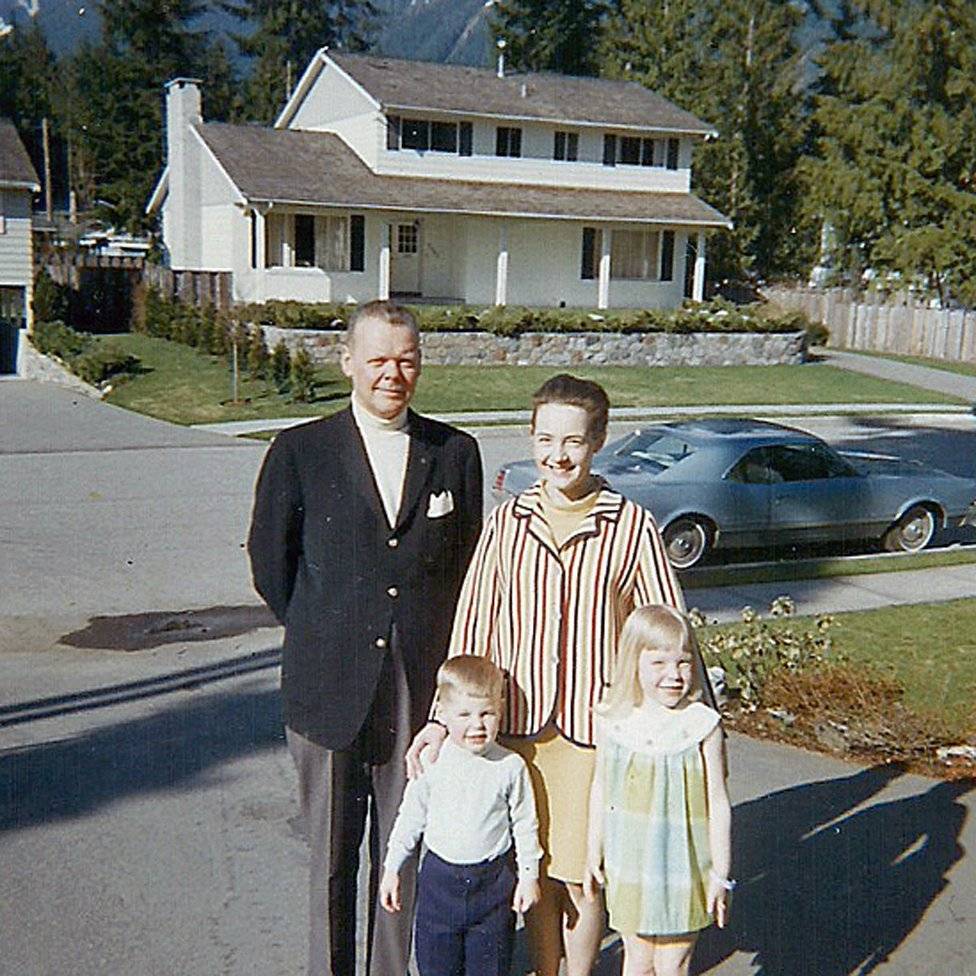 100134904paulinefamily976-d22c8b3b5a2cd0b33013455ae2f71d74.jpg