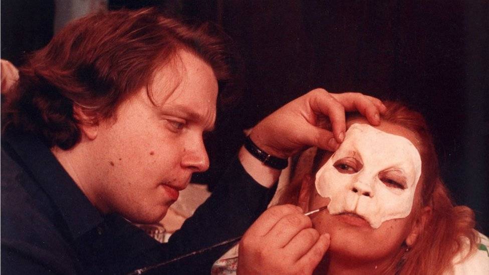 100229900maquillajeguillermodeltoro976x549-ef88b8bb56212418e52240747f2940f2.jpg