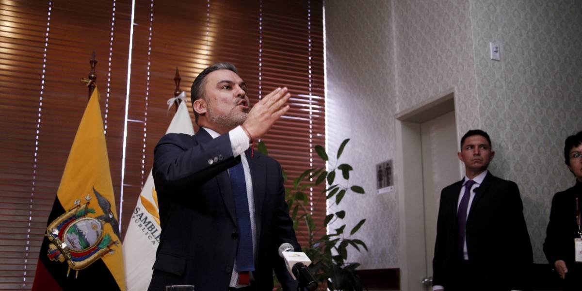 José Serrano y Carlos Baca Mancheno comparecerán en la Asamblea