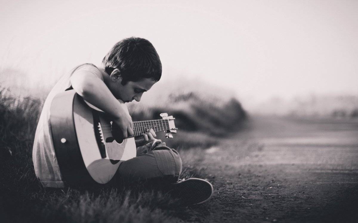 niños-que-aprenden-guitarra