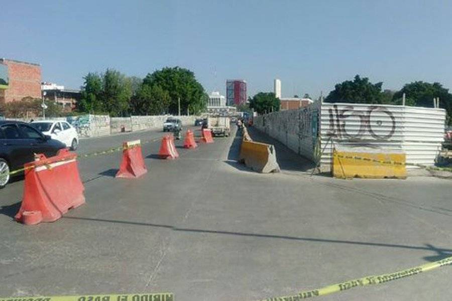 Socavón aparece en las obras de la Línea 3 del Tren Ligero
