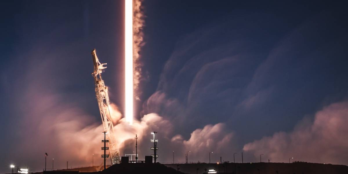 Lanzamiento histórico de SpaceX pone en órbita al sátelite español Hispasat 30W-6