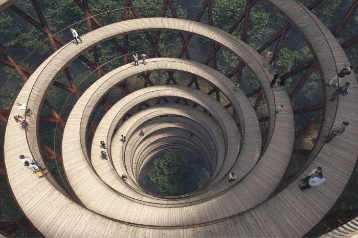 spiralingtreetopwalkwayeffektdenmark59cb5273ee75f880700x467.jpg