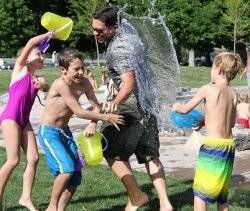 waterfight442257340250x211.jpg