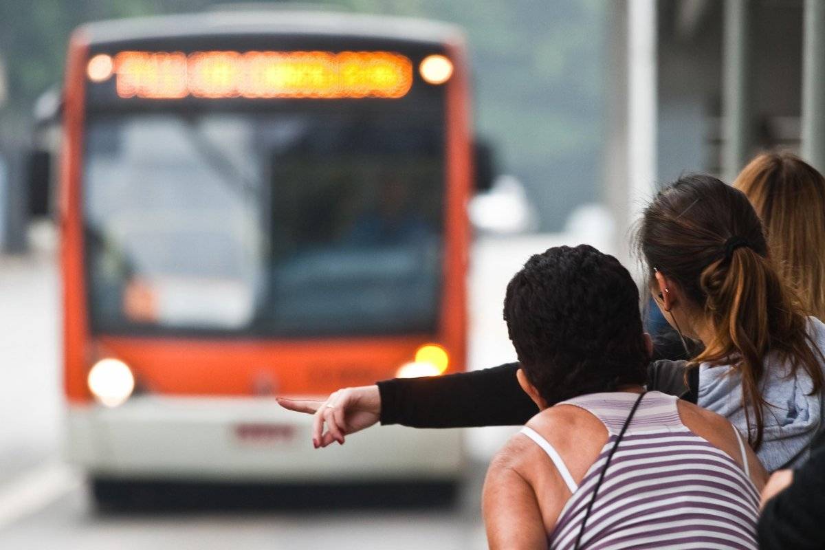 ônibus ponto mulher sao paulo