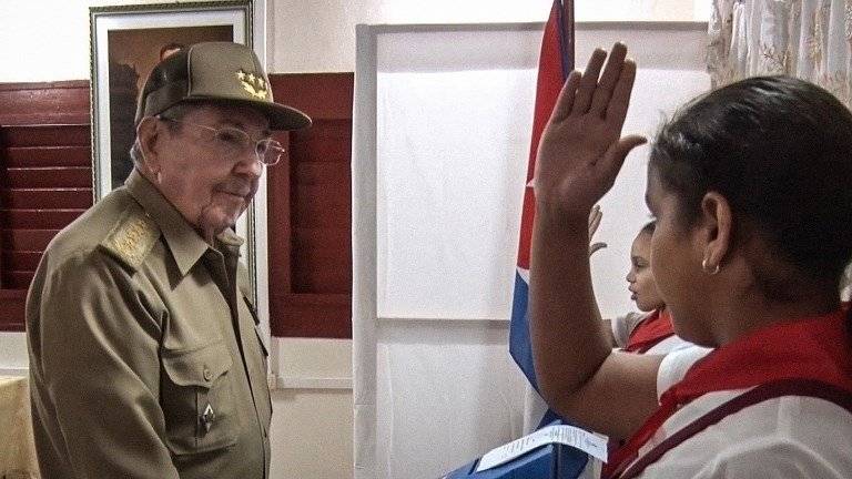 Raúl Castro votando en Cuba