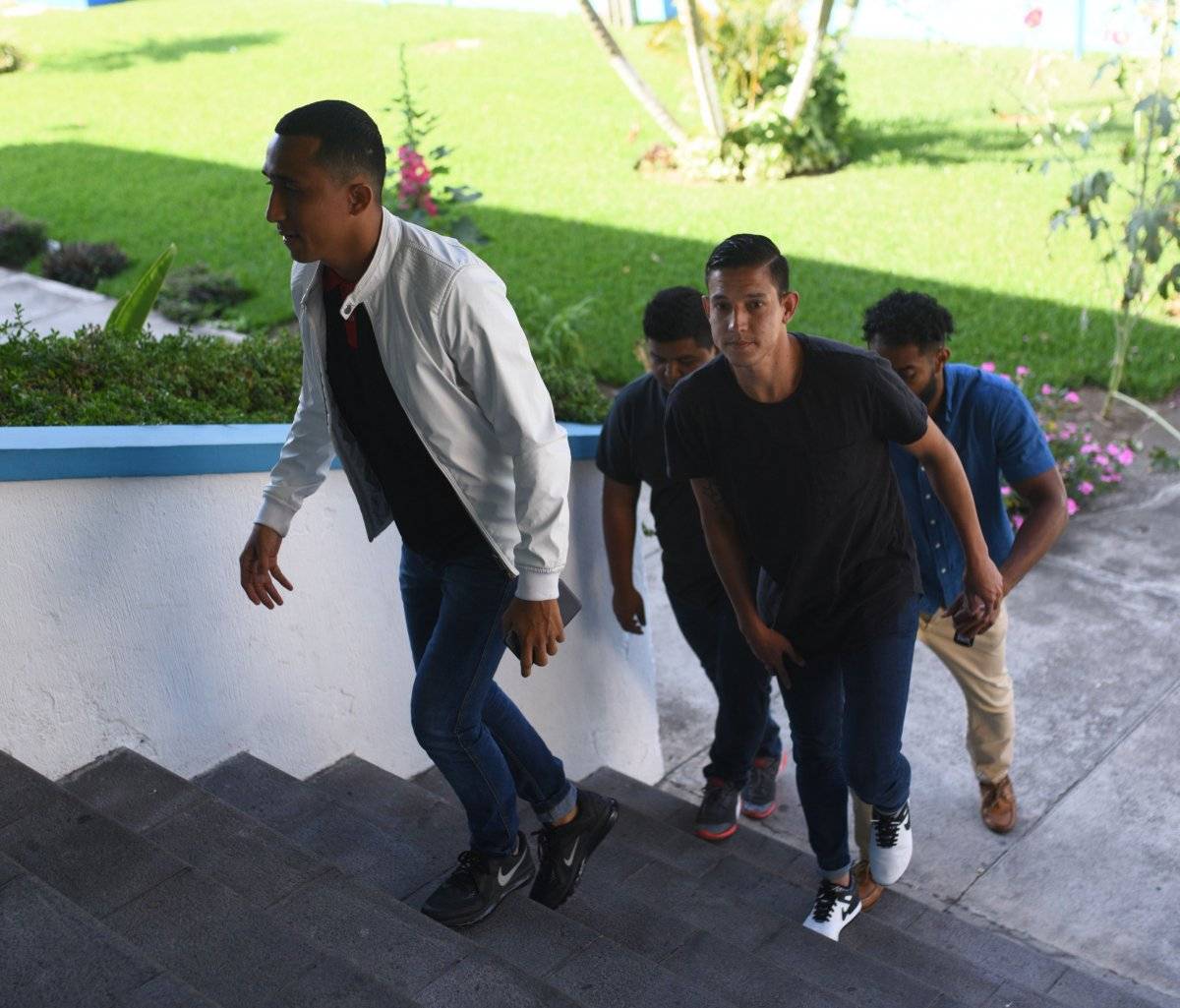 Wilfred Velásquez y Jonathan López a su llegada a la Fedefut.