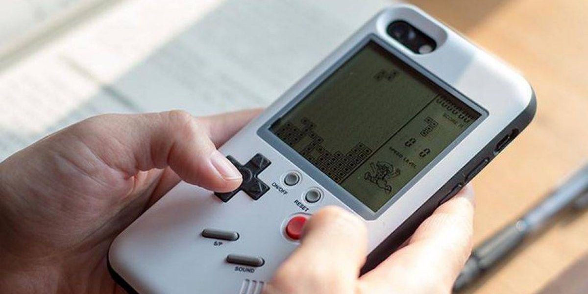 Esta carcasa pone un Game Boy funcional detrás de tu iPhone