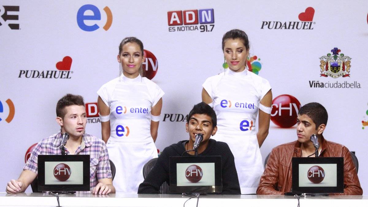 Conferencia de Prensa de los chicos que cantaron con Romeo Santo Conferencia de Prensa de los chicos que cantaron con Romeo Santo