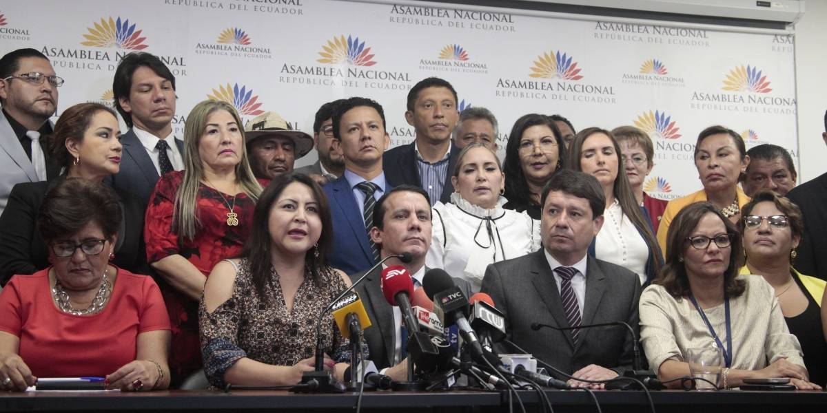 Parlamento de Ecuador elige a su nueva presidenta Parlamento de Ecuador elige a su nueva presidenta