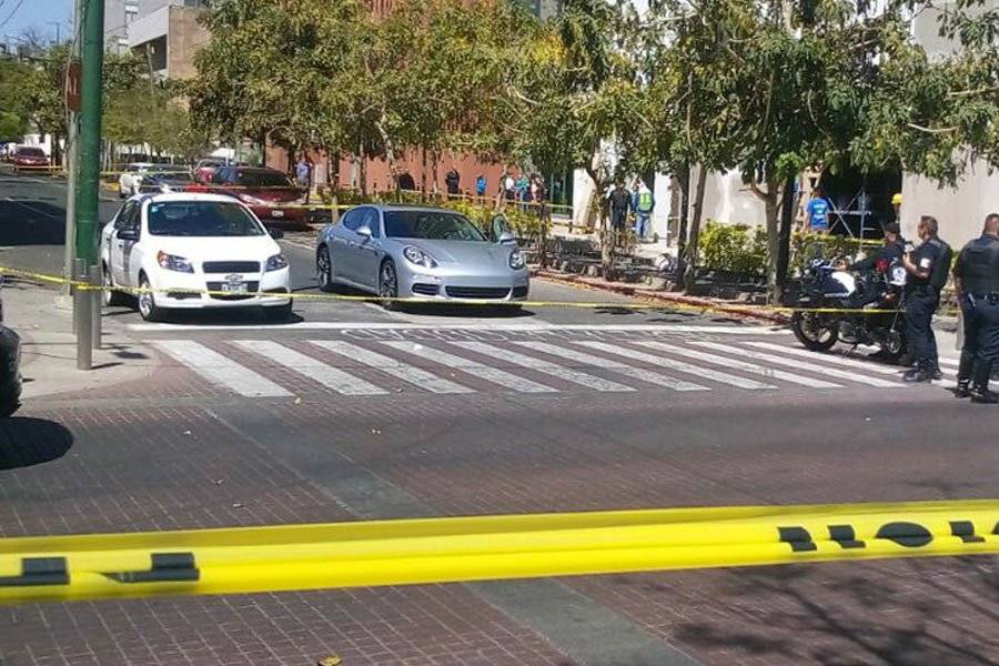 Asesinan a hombre en el cruce de Vidrio avenida Chapultepec