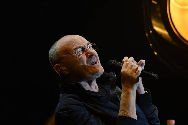Exesposa de Phil Collins lo acusa de impotente y de no haberse bañado durante todo un año