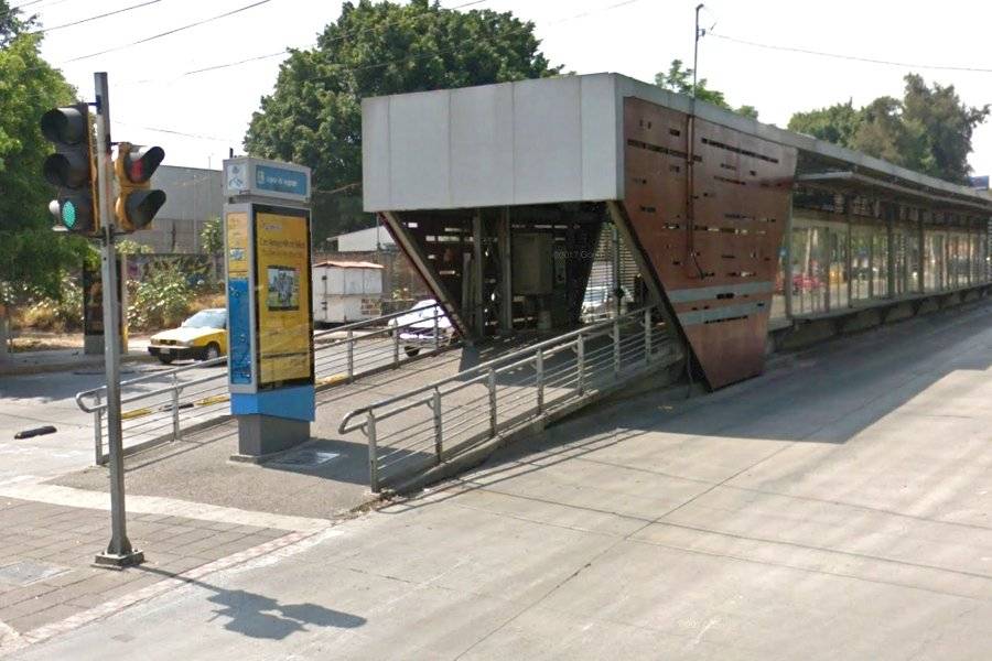 Cierran estación del Macrobús por obras del SIAPA