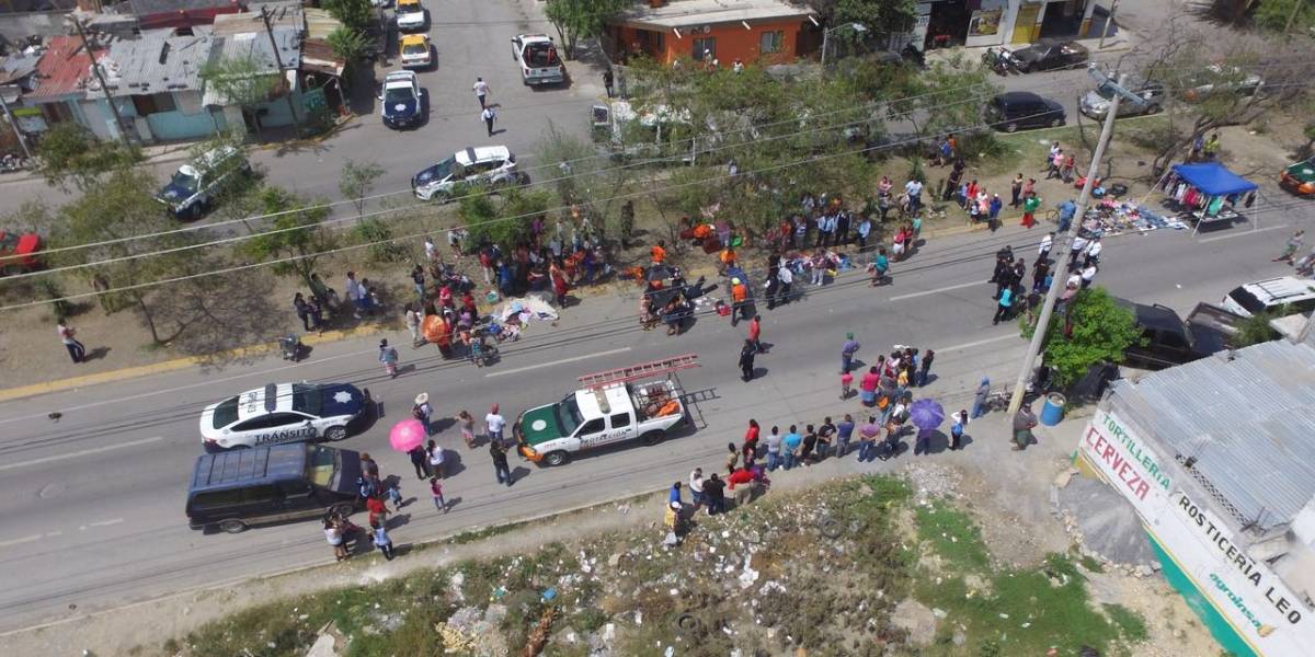 Camioneta atropella a varias personas en mercado de Guadalupe, Nuevo León Camioneta atropella a varias personas en mercado de Guadalupe, Nuevo León