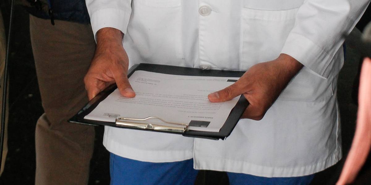 Detuvieron a un urólogo por abusar de dos hombres