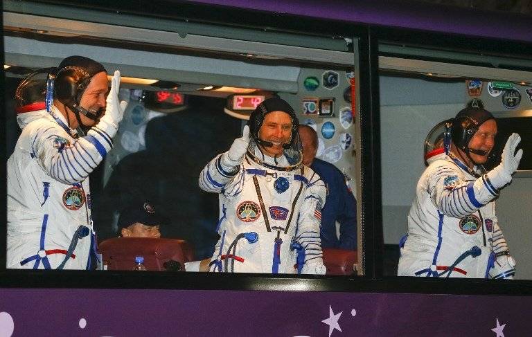 Drew Feustel. Richard Arnold y Oleg Artémiev