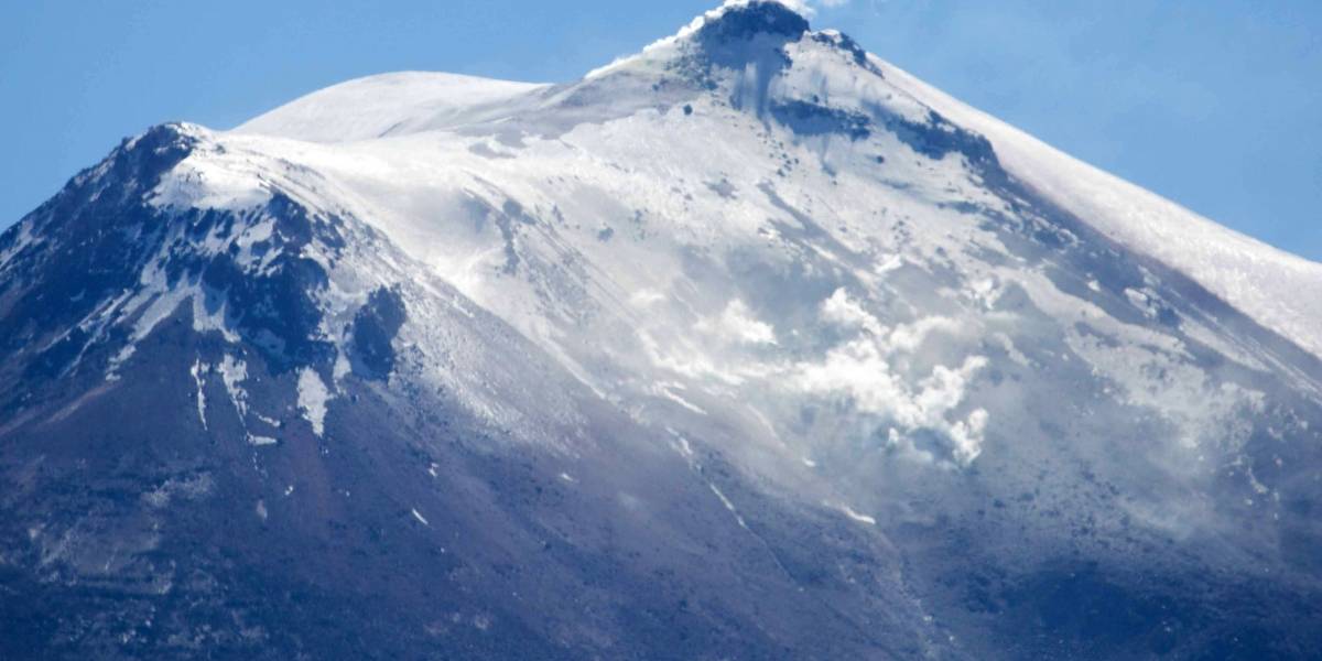 El volcán Copahue sigue en alerta amarilla