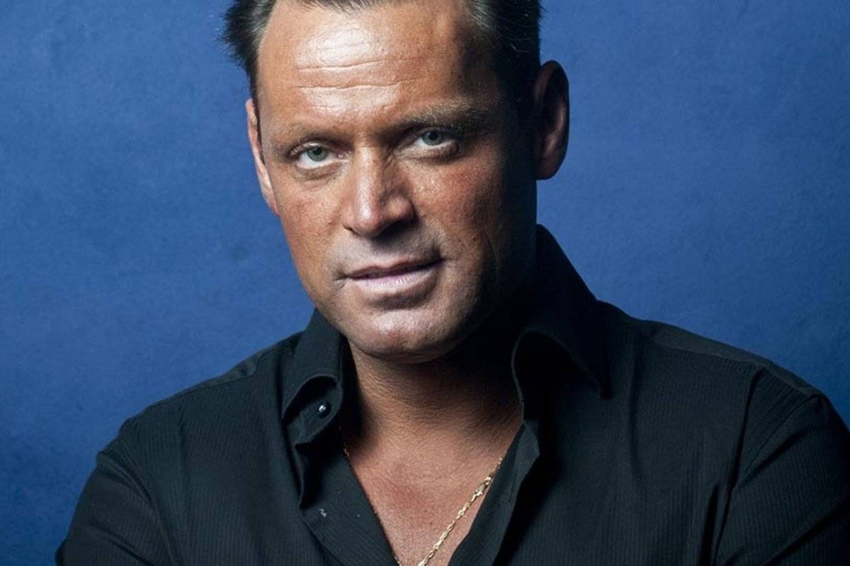 Andrés Rey doble de Luis Miguel
