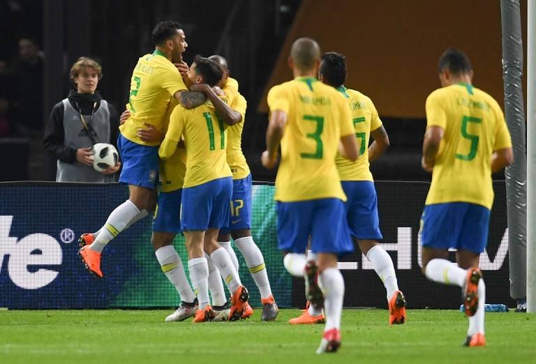 Los jugadores brasileños celebran