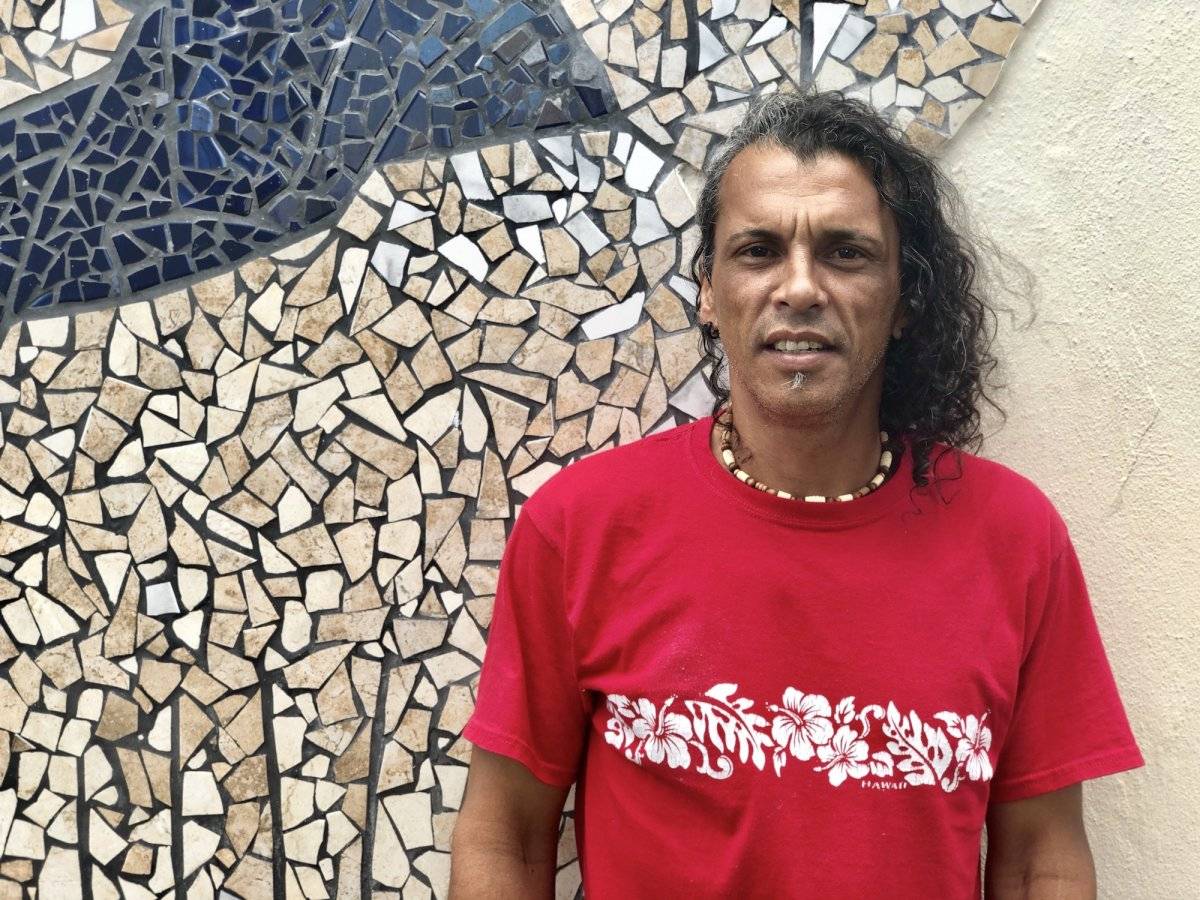 Víctor López, de 48 años, es una de las 60 personas que actualmente reside y recibe ayuda en el Hogar del Buen Pastor. / David Cordero Mercado