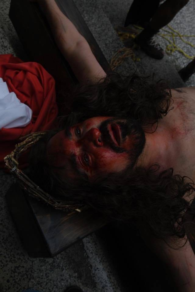 Viacrucis viviente en el Paseo de la Sexta