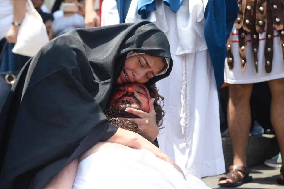 Viacrucis viviente en el Paseo de la Sexta