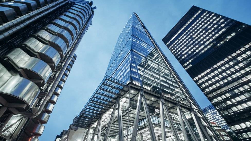 100485435edificiocontrapicada-f2c6078ea7ce50015f0a506e42bfcd58.jpg