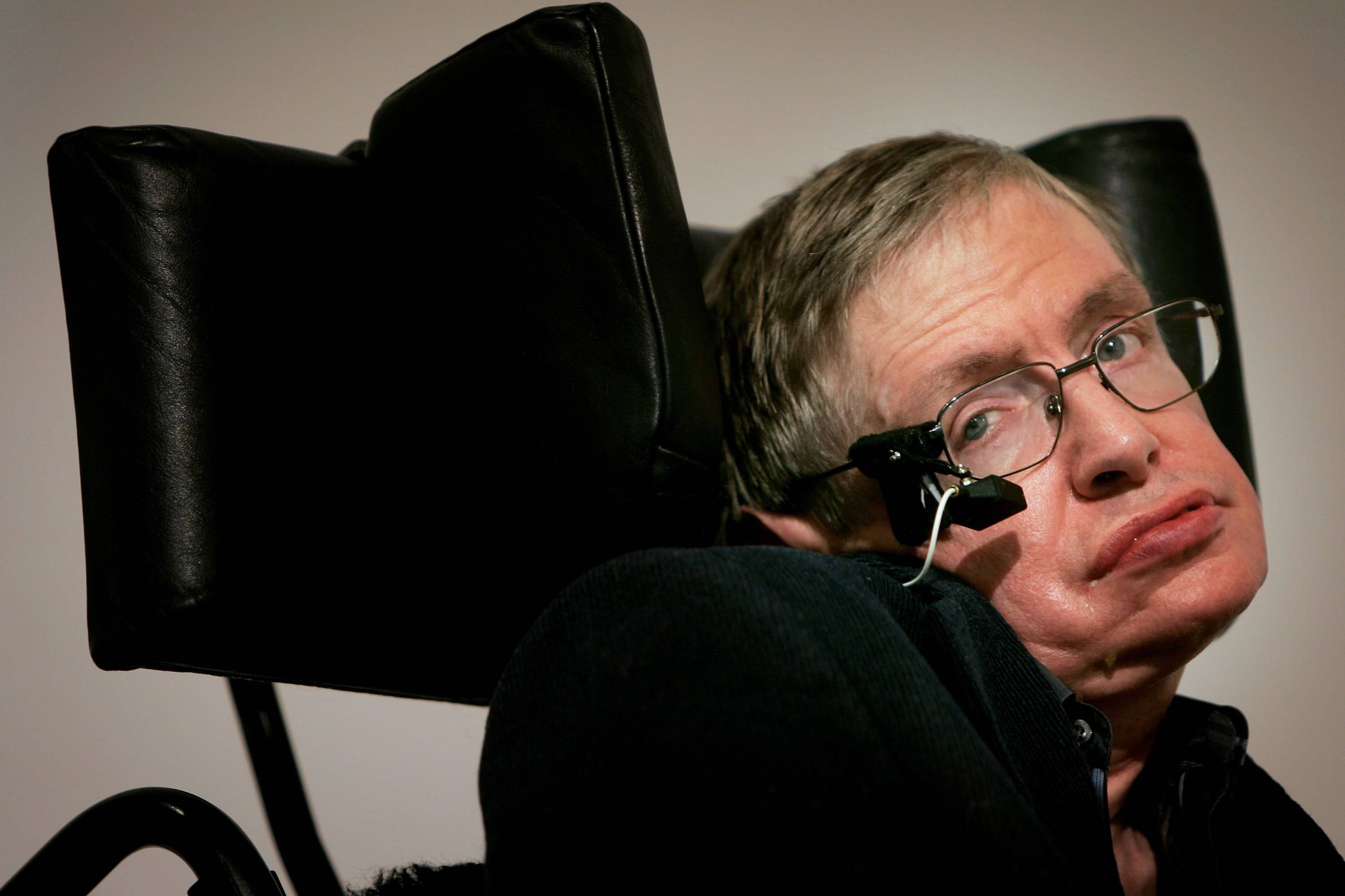  Stephen Hawking 