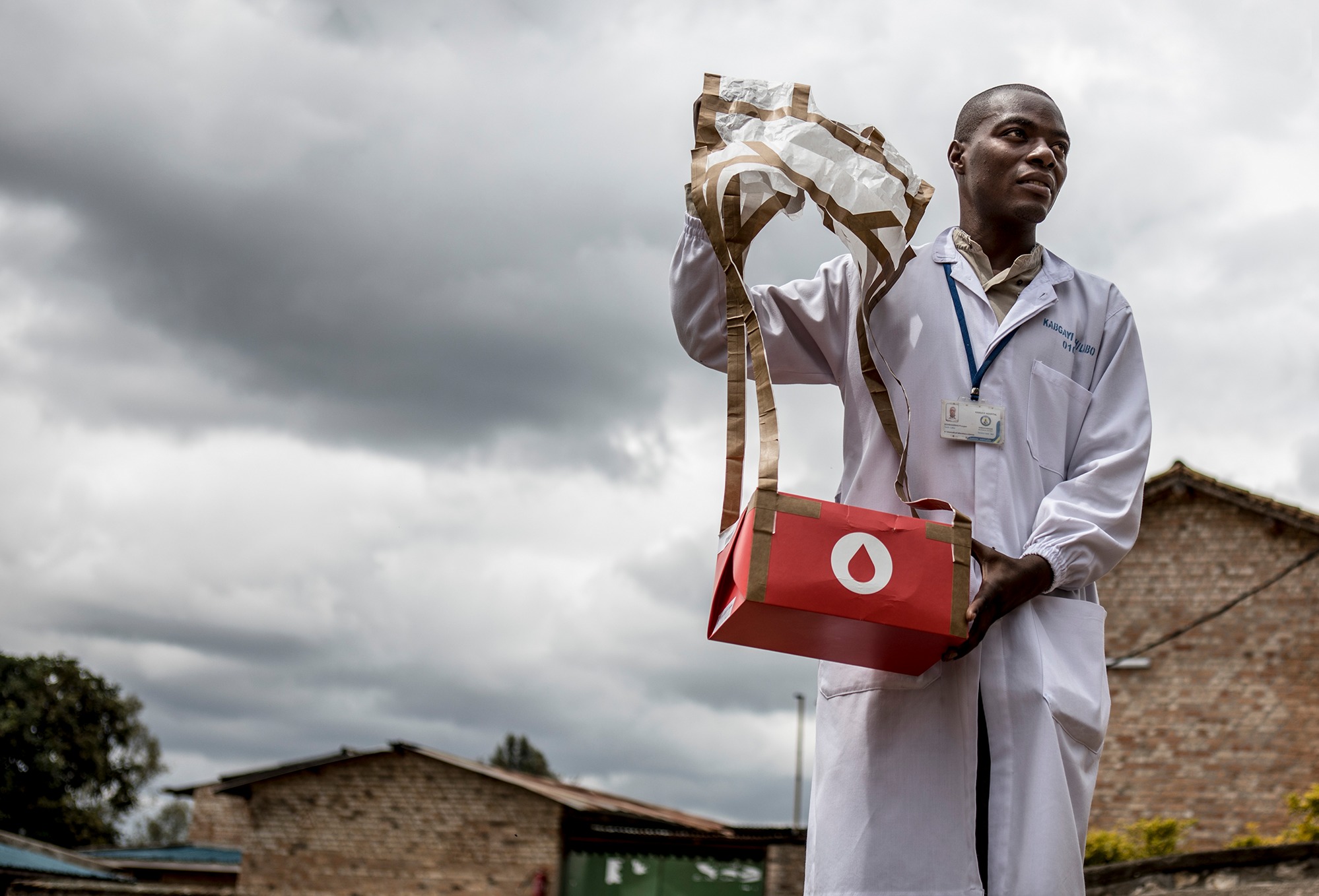 Suministros Esta empresa desarrolla drones que hacen entregas de bolsas de sangre en zonas apartadas de Ruanda
