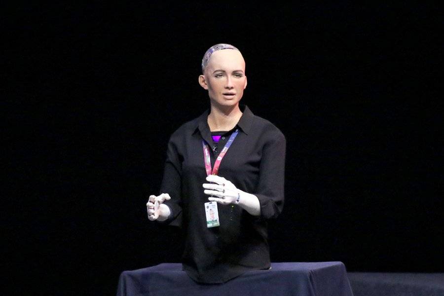 Robot Sophia cautiva a más de cuatro mil en el Jalisco Talent Land