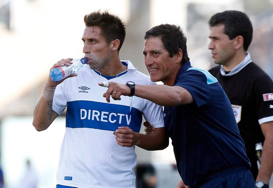 Muñoz estuvo entre 2013 y 2017 en la UC (salió a préstamo a Everton en 2016 y a Wanderers en 2017). Entre todos los técnicos que tuvo como cruzado, destaca lo aprendido con Mario Salas / Foto: Agencia UNO