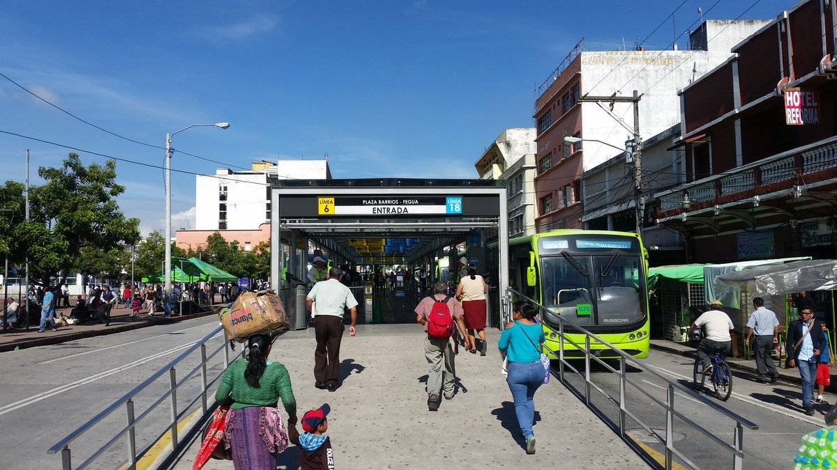 estación Plaza Barrios, Transmetro