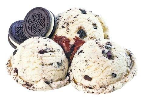 Helado de crema y galletas
